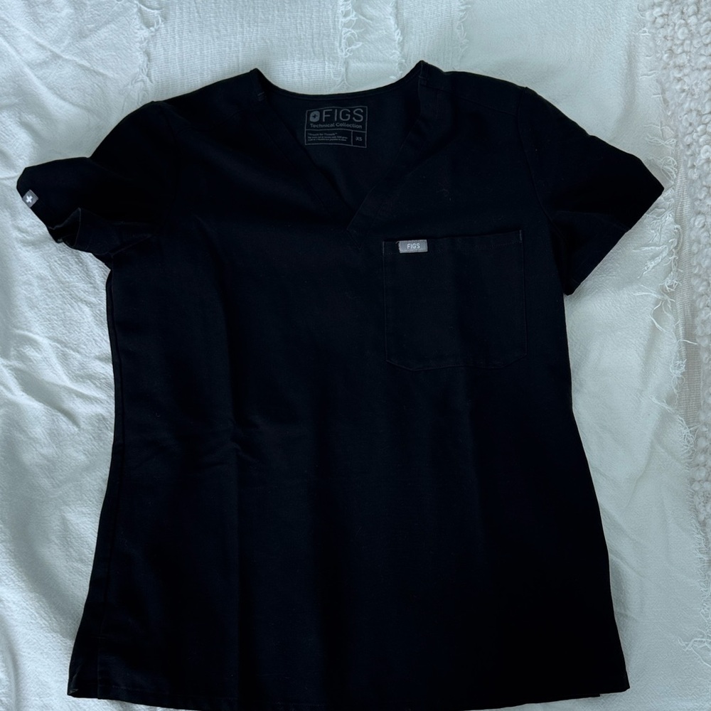 FIG SCRUB TOP